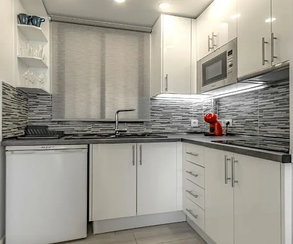 Newly Reformed With Sea View And Pool, Near The Beach, In Playa De Americas *