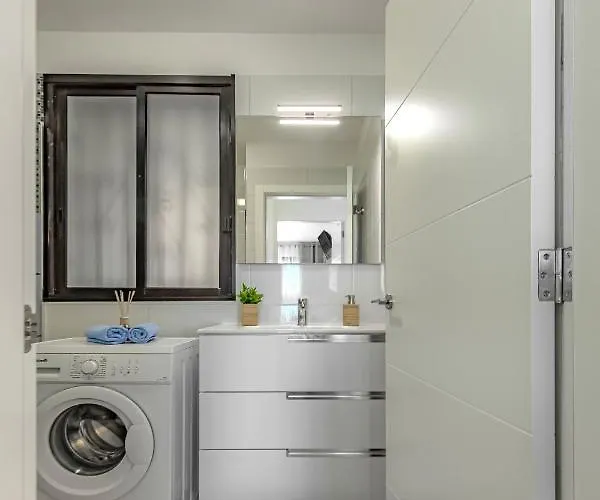 Newly Reformed With Sea View And Pool, Near The Beach, In Playa De Americas