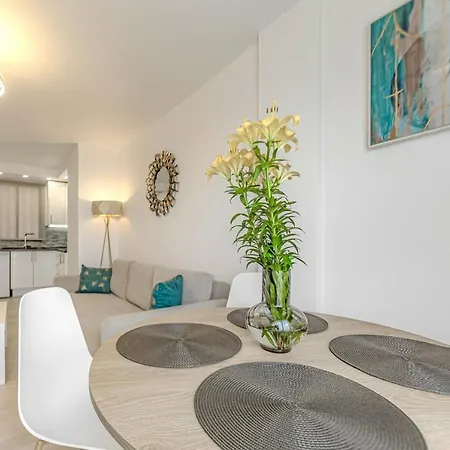 Newly Reformed With Sea View And Pool, Near The Beach, In Playa De Americas * プラヤ・デ・ラス・アメリカス