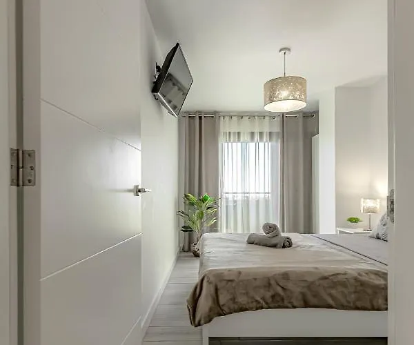 Newly Reformed With Sea View And Pool, Near The Beach, In Playa De Americas *