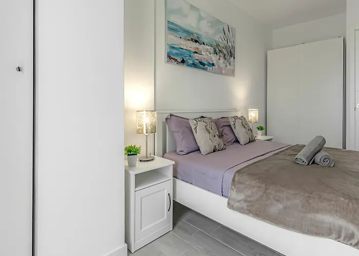 Newly Reformed With Sea View And Pool, Near The Beach, In Playa De Americas *