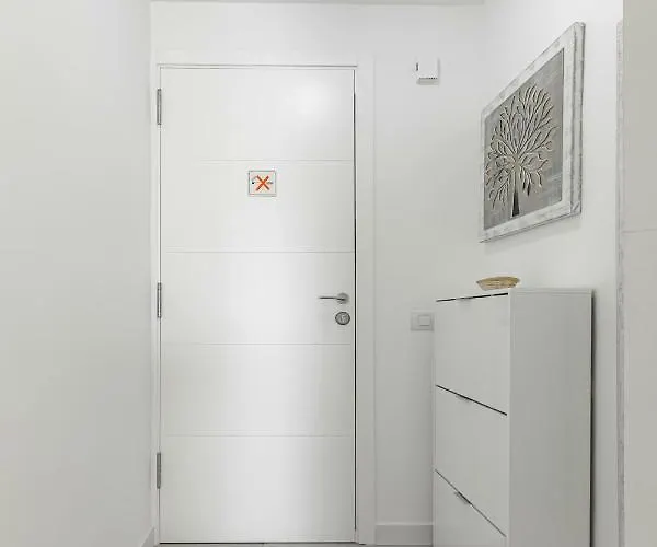 Newly Reformed With Sea View And Pool, Near The Beach, In Playa De Americas