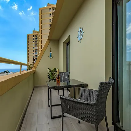 Newly Reformed With Sea View And Pool, Near The Beach, In Playa De Americas