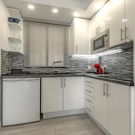 Newly Reformed With Sea View And Pool, Near The Beach, In Playa De Americas *