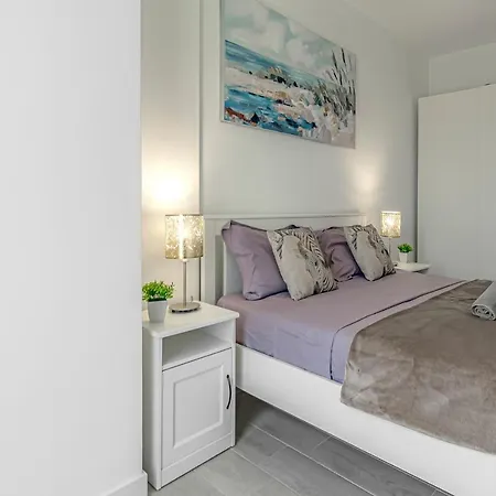 Newly Reformed With Sea View And Pool, Near The Beach, In Playa De Americas *