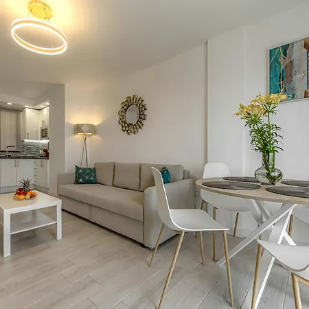 Апартаменты Newly Reformed With Sea View And Pool, Near The Beach, In Playa De Americas *