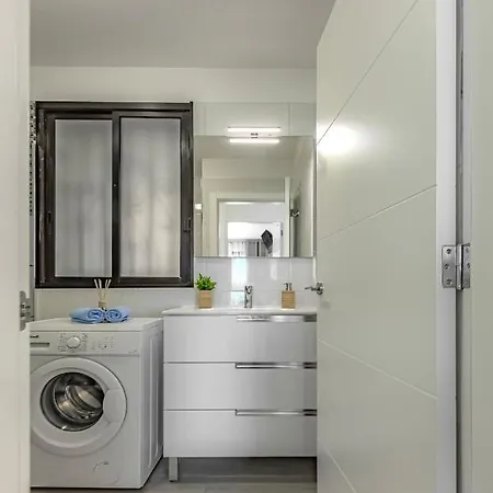 Newly Reformed With Sea View And Pool, Near The Beach, In Playa De Americas