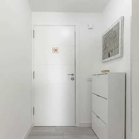 Newly Reformed With Sea View And Pool, Near The Beach, In Playa De Americas